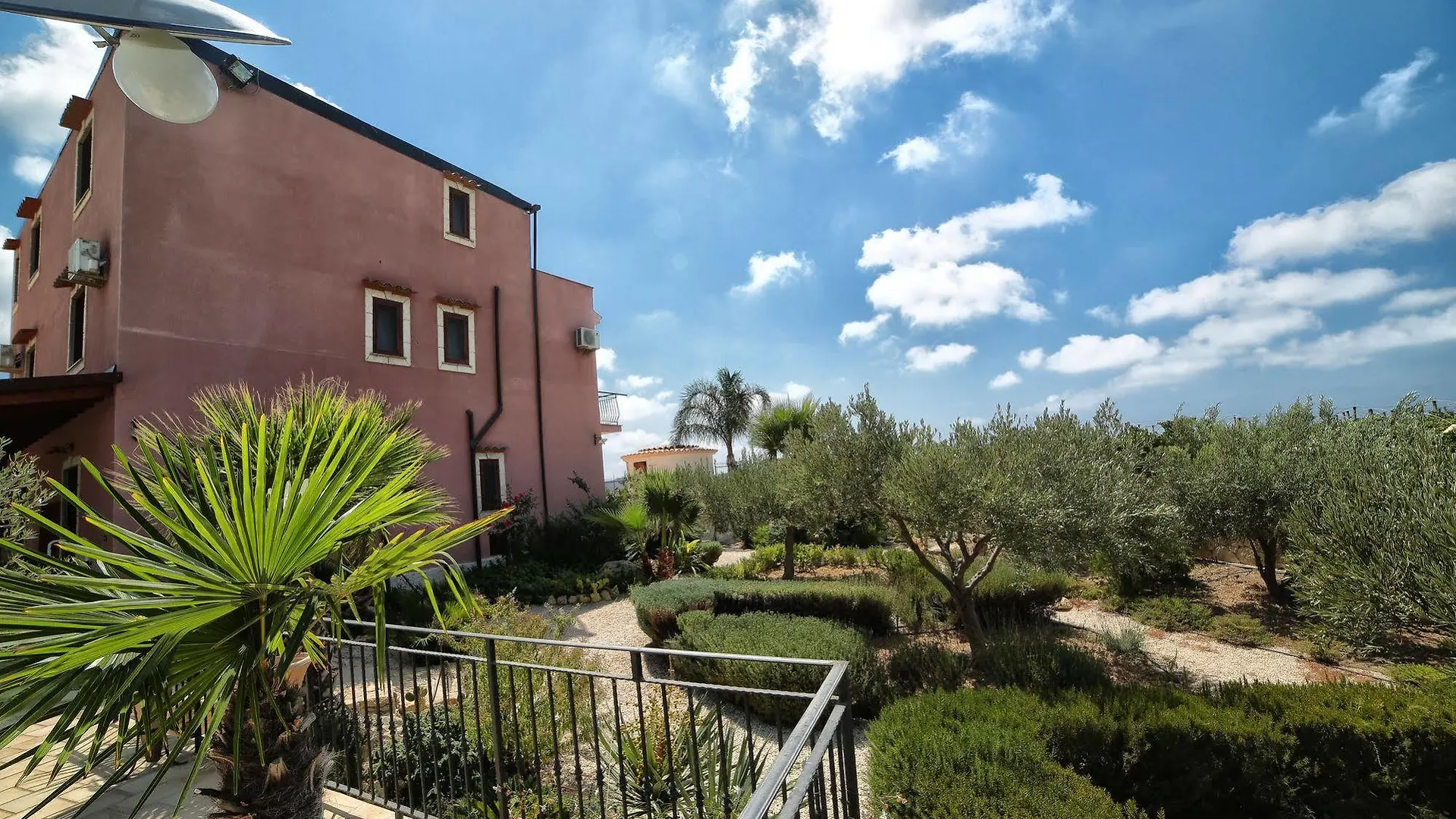 לינה וארוחת בוקר אגריג'נטו Il Mirto E La Rosa 3*,  איטליה
