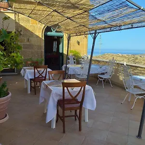 Batarà - La Terrazza Del Centro Couette-café